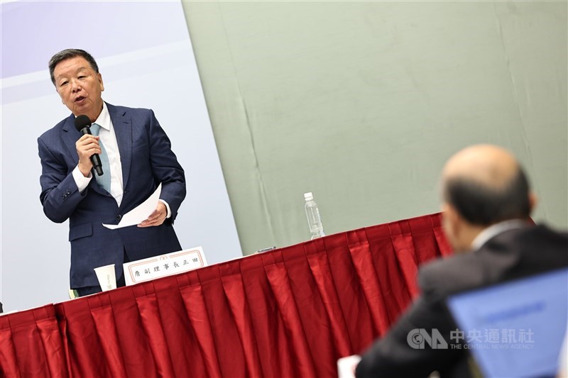 圖左為宜進董事長詹正田。 （中央社檔案照片）