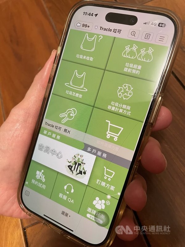 垃可的商業模式採訂閱制,用戶透過LINE即可預約代收垃圾,每週自由選擇1至5次收取垃圾頻率。中央社記者任紋儀攝 114年9月25日