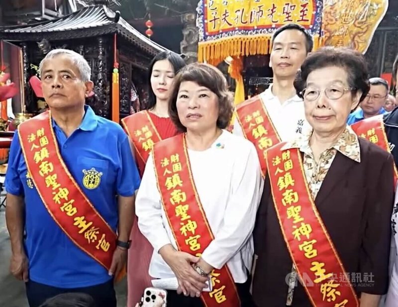 花蓮馬太鞍溪堰塞湖溢流釀災，嘉義市長黃敏惠（前中）25日表示，丹娜絲風災時曾受花蓮幫助，將捐1個月薪資協助，盼在花蓮有需要的此刻，大家互相照顧。中央社記者黃國芳攝　114年9月25日