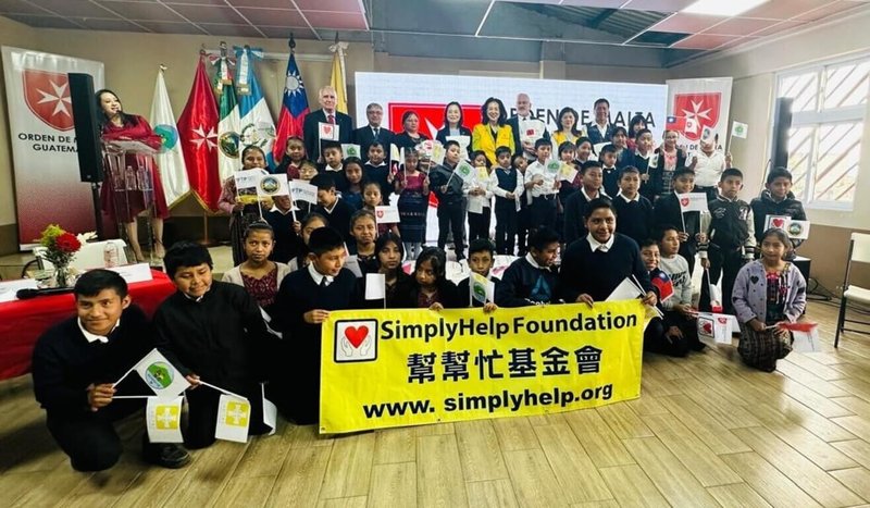 旅美非政府組織「幫幫忙基金會」近日訪問友邦瓜地馬拉,出席政府與在瓜合作單位物資捐贈儀式,協助提升弱勢族群生活。(幫幫忙基金會提供)中央社 114年9月26日