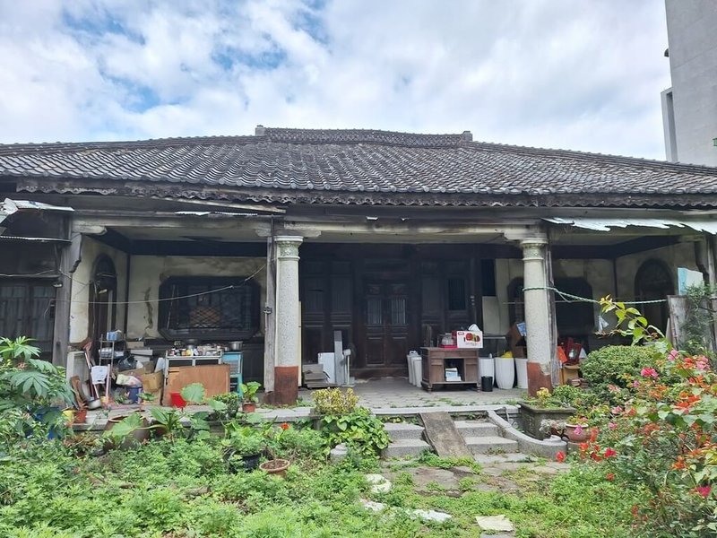 嘉義市政府26日召開文資審議會，經審議委員現勘及討論後，決議指定位於嘉義市吳鳳南路的嘉星醫院及王天星醫生故居（圖）為嘉義市市定古蹟。（嘉義市文化局提供）中央社記者姜宜菁傳真  114年9月27日