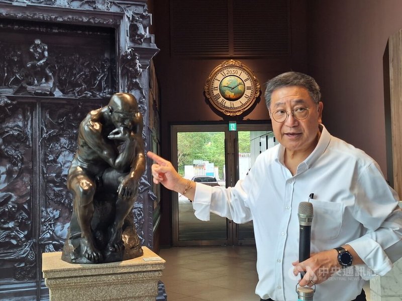 台泥董事長張安平27日宣布,啟用台泥DAKA再生資源利用中心入口核心位置,所打造的「鸚鵡螺圖書館」,此場域結合張安平多項私人收藏。中央社記者何秀玲攝 114年9月27日