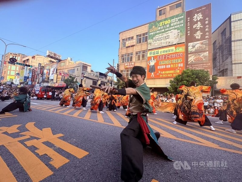 2025台中國際踩舞嘉年華27日起在清水區熱鬧登場，今年是首次移師海線舉辦，國內外踩舞團體輪番上陣，吸引大批民眾目光。中央社記者郝雪卿攝  114年9月27日