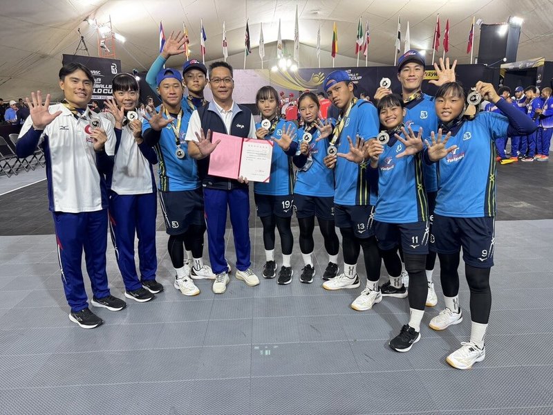 U18世界盃5人制棒球賽台灣隊28日不敵古巴、拿下亞軍，為隊史最佳成績。（中華民國棒球協會提供）中央社記者謝靜雯傳真 114年9月28日