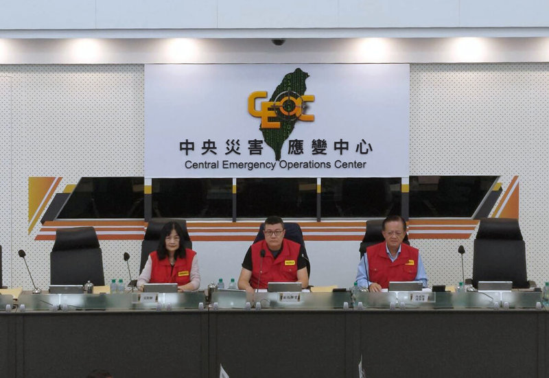 花蓮馬太鞍溪堰塞湖溢流，造成光復鄉民宅嚴重受損及死傷。中央災害應變中心28日下午進行第19次工作會報暨情資研判會議，由副指揮官、內政部政務次長馬士元（中）主持。（中央災害應變中心提供）中央社記者黃麗芸傳真　114年9月28日