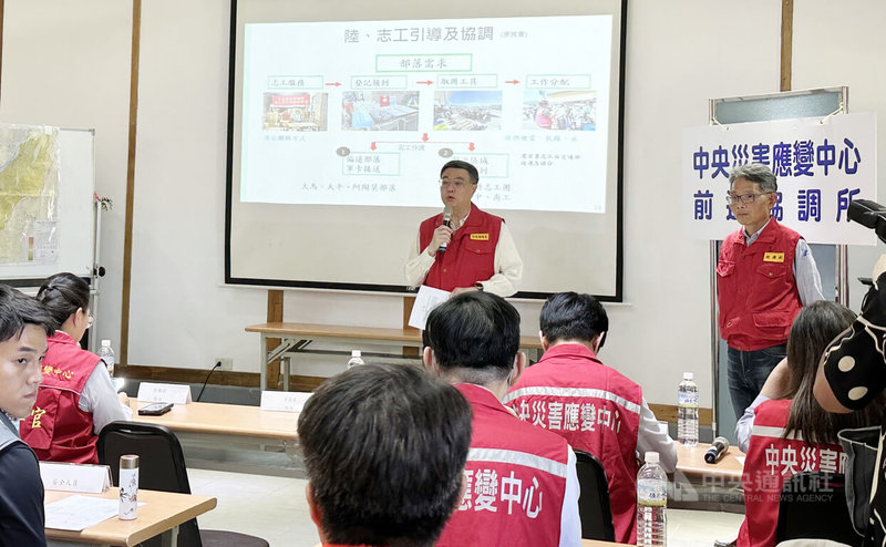 花蓮馬太鞍溪堰塞湖洪患災情慘重，行政院長卓榮泰28日視察光復鄉災區，宣布每名罹難者慰問金從新台幣80萬元增加到100萬元，以表示最起碼的敬意；傷者25萬元。中央社記者李先鳳攝　114年9月28日