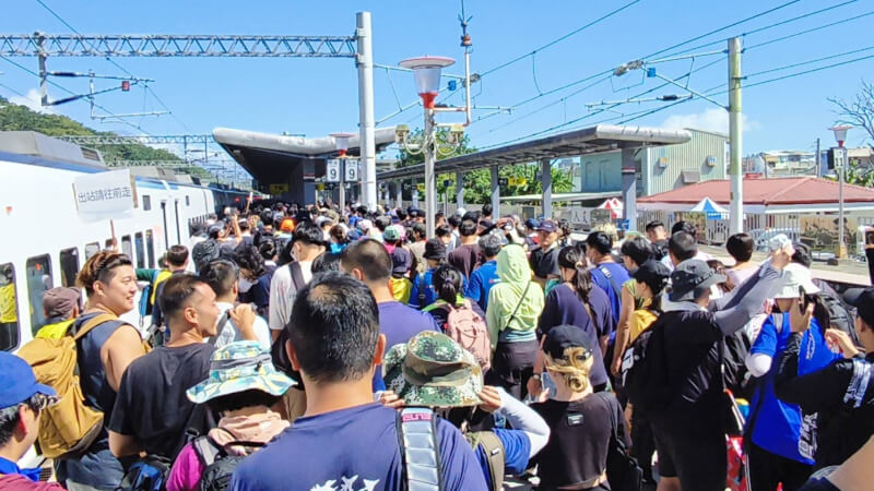 圖為28日光復車站人潮。（民眾提供）中央社記者李先鳳傳真　114年9月28日