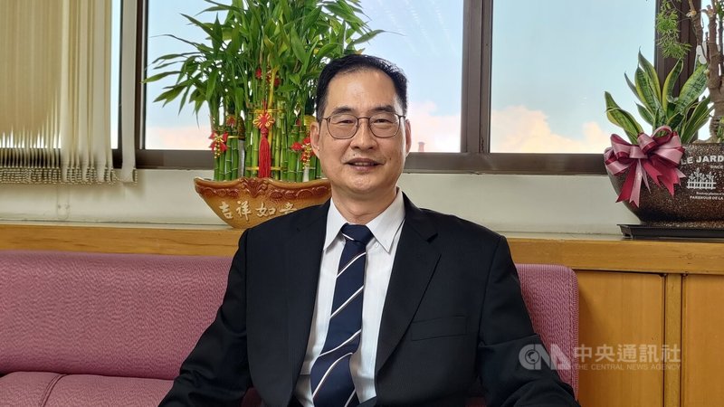 中鋼生產部門副總經理周文賢接受中央社專訪，談推動低碳轉型，及制訂計劃力拚2050年達到碳中和目標。中央社記者蔡孟妤攝  114年9月29日