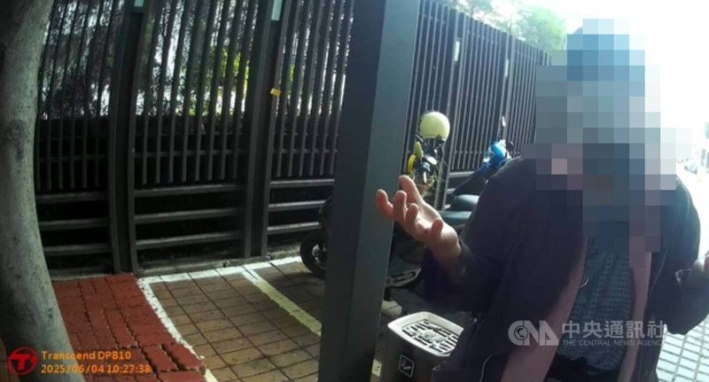 台中警方日前偵辦1件詐騙案時，與被害人合作誘出車手70歲陳姓女子（圖）逮捕。檢方偵辦後，依組織、詐欺等罪嫌將陳女起訴，且認定她未全盤坦認犯行，向法院求處1年2月以上徒刑。（翻攝照片）中央社記者蘇木春傳真  114年9月29日