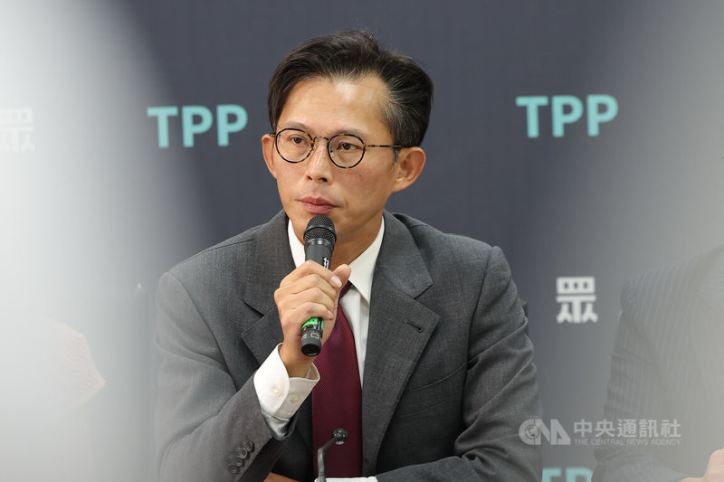 台灣民眾黨立法院黨團30日上午在立法院青島3館舉辦「審計長投票意向說明」記者會,黨團總召黃國昌(圖)出席說明,並回應近日狗仔跟監爭議。中央社記者翁睿坤攝 114年9月30日