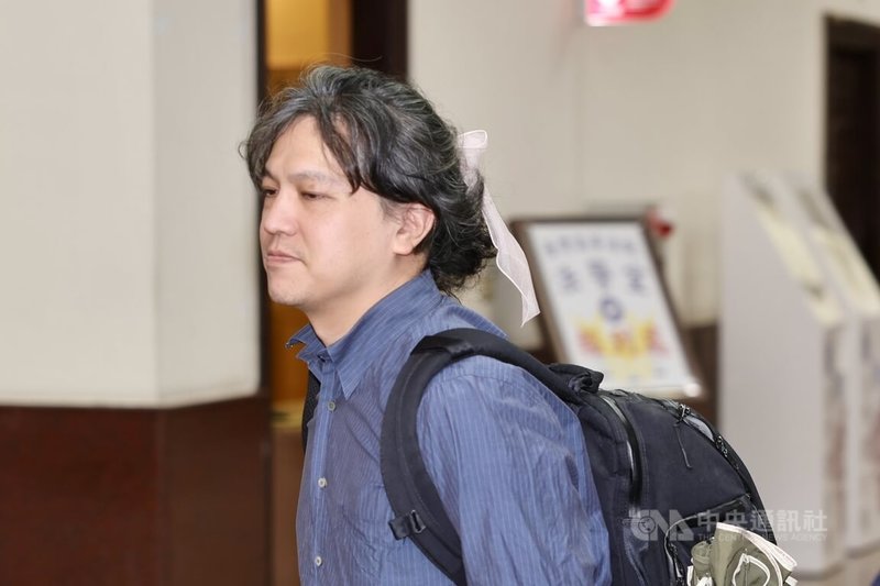 停職中的新竹市長高虹安涉立委任內詐領助理費,台灣高等法院30日辯論終結,前助理陳奐宇(圖)說,已自白犯罪,請求輕判或維持原審1年徒刑、緩刑3年。中央社記者王飛華攝 114年9月30日