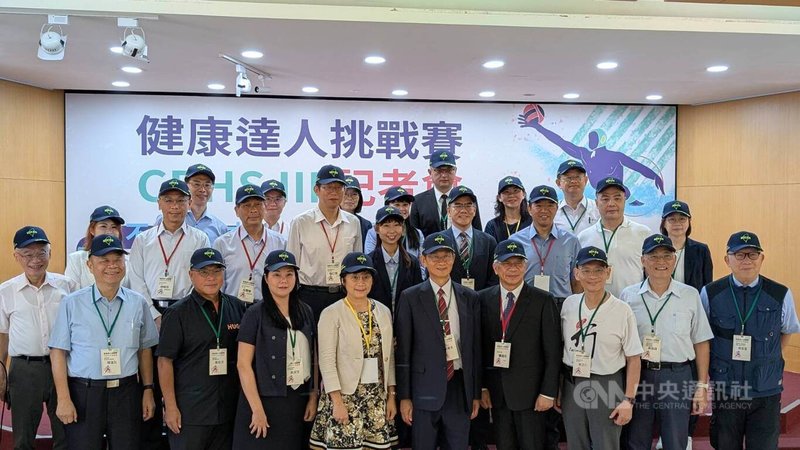 國內8成青壯年人無規律運動習慣，為促進民眾養成習慣，台灣健康運動聯盟30日宣布將舉辦第3期健康達人挑戰賽，鼓勵上班族達到每天走7000步目標。中央社記者曾以寧攝  114年9年30日