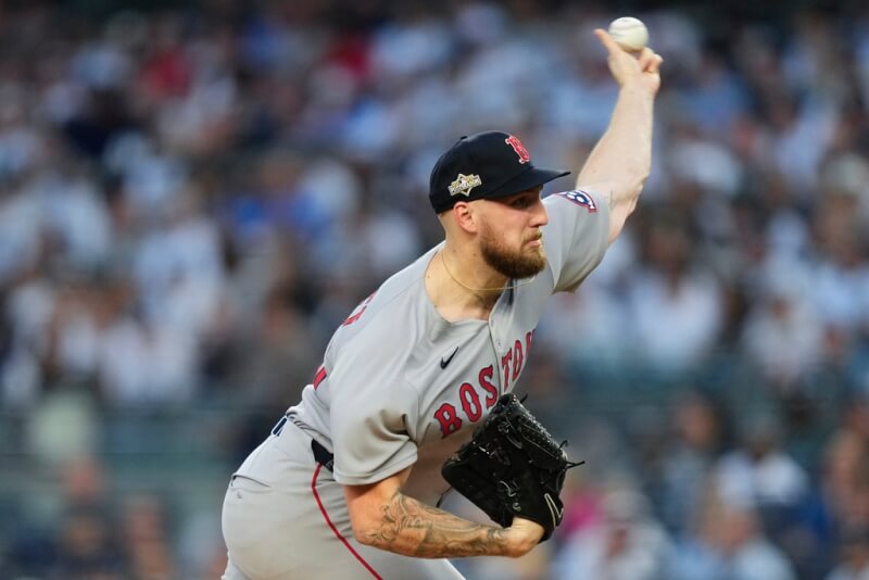 紅襪先發投手克羅謝在9月30日對陣洋基的比賽中，擔任先發力撐7.2局，送出11次安振只丟1分。（美聯社）