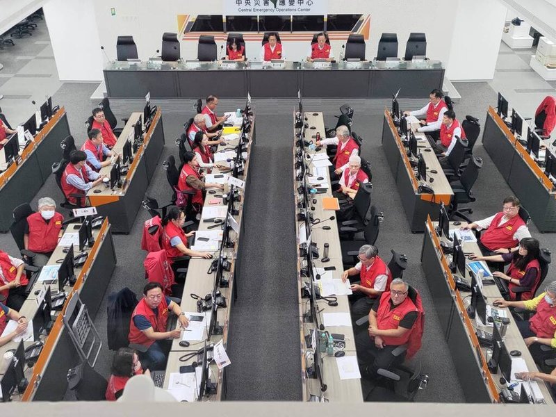 花蓮馬太鞍溪堰塞湖溢流釀災，光復鄉有3處堤防受損（共2860公尺），中央災害應變中心1日表示，目前堤防施作已累積完成800公尺（27.9%）。（中央災害應變中心提供）中央社記者黃麗芸傳真　114年10月1日