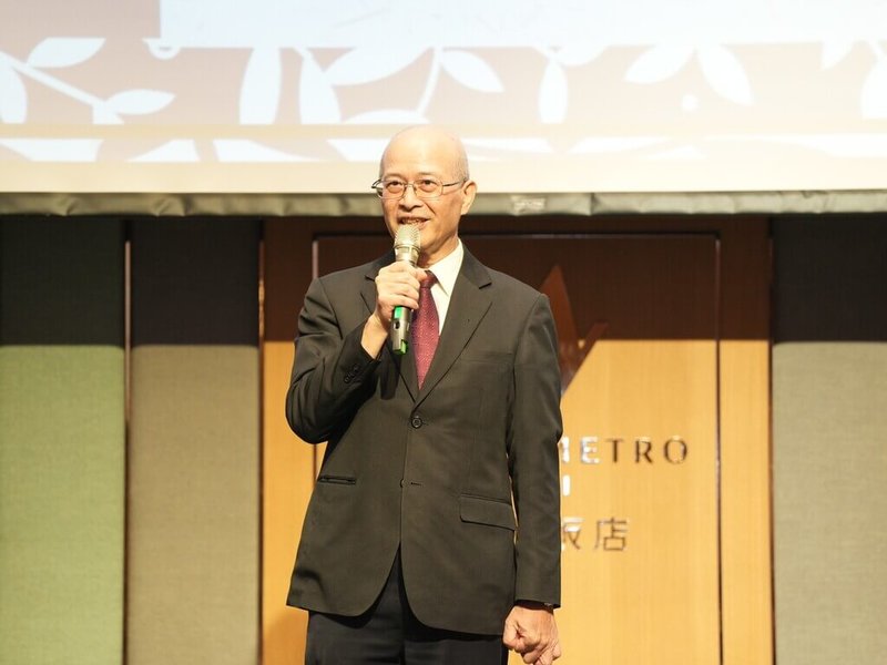 中華文化教育暨體育交流促進會1日舉行理事長交接典禮，由前體育署長何卓飛（圖）出任新任理事長，他說，未來將以「扎根本土、放眼國際」為願景，舉辦對全民有幫助、激勵及鼓舞作用的活動。（主辦單位提供）中央社記者陳容琛傳真  114年10月1日