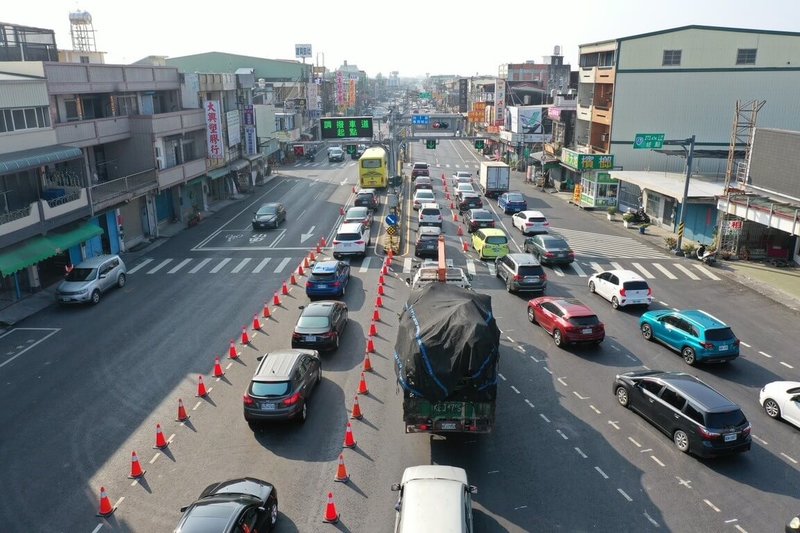 中秋節連假即將到來，屏東地區預期將湧現車潮，屏東縣警察局表示，4日及6日車流量高峰期，台1線將啟動調撥車道及分流措施。（屏東縣政府警察局提供）中央社記者黃郁菁傳真  114年10月1日