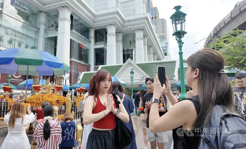 泰銖持續走強將對旅遊業造成影響。有外國遊客認為，泰銖升值使當地消費明顯變貴。中央社記者李宗憲曼谷攝　114年10月1日