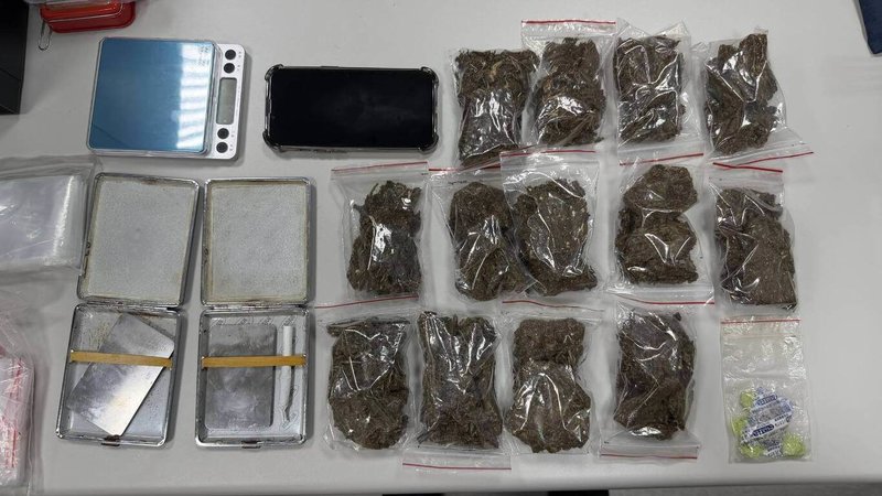 台灣高檢署表示，為挖掘施用大麻黑數並糾正錯誤認知，統合全國20縣市檢、警、憲執行「0917查緝施用大麻黑數專案」兵分330處搜索，查獲245人涉案，並扣得大麻1.68公斤及手機、電子秤等物。（台灣高檢署提供）中央社記者劉世怡傳真  114年10月1日