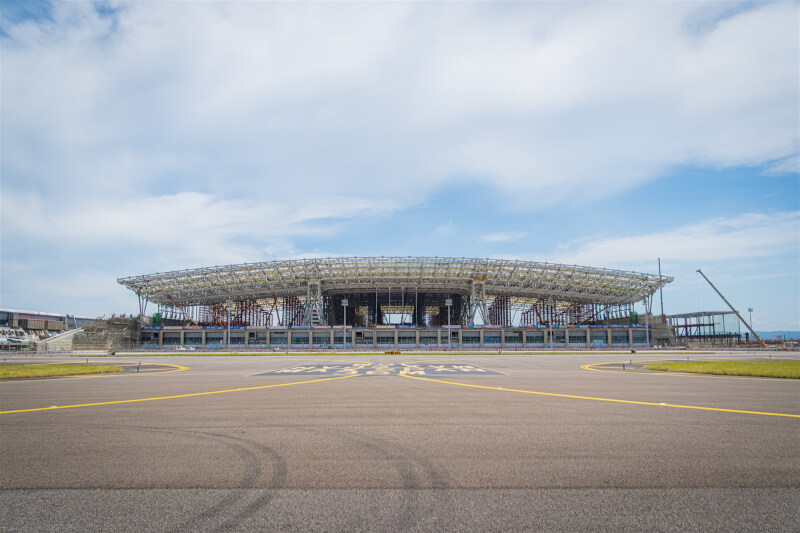 桃園國際機場於英國旅遊相關服務公司評選中獲選全球最友善機場。圖為2025年底前將完工的第3航廈北登機廊廳。（桃園國際機場公司提供）