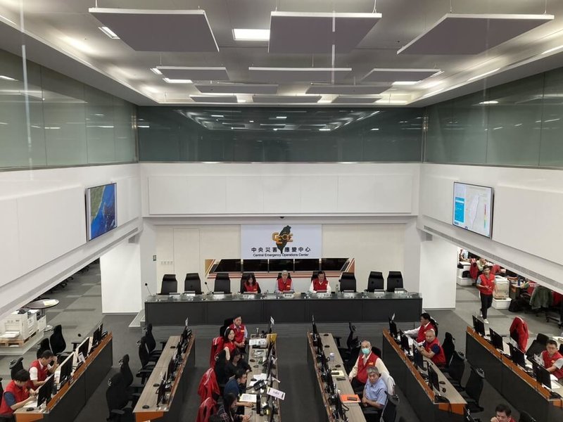 中央災害應變中心2日召開花蓮馬太鞍溪堰塞湖專案工作會議,依報告,統計至下午4時,馬太鞍堰塞湖溢流洪災,釀18人死亡、6人失聯、156人受傷。(中央災害應變中心提供)中央社記者劉建邦傳真 114年10月2日