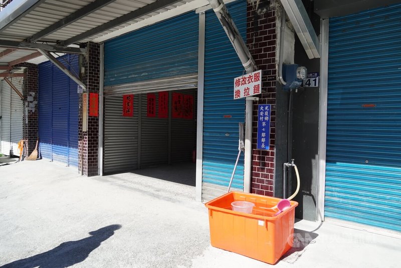 經公部門、民間團體及「鏟子超人」協助,光復受災戶清淤漸完成,家戶環境逐漸恢復乾淨。中央社記者張祈攝 114年10月2日