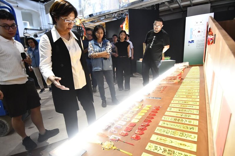 2025台灣設計展10日在彰化縣開展，其中鹿港展區3展館5、6日試營運，彰化縣長王惠美（左2）2日視察展區。（彰化縣政府提供）中央社記者鄭維真傳真 114年10月2日