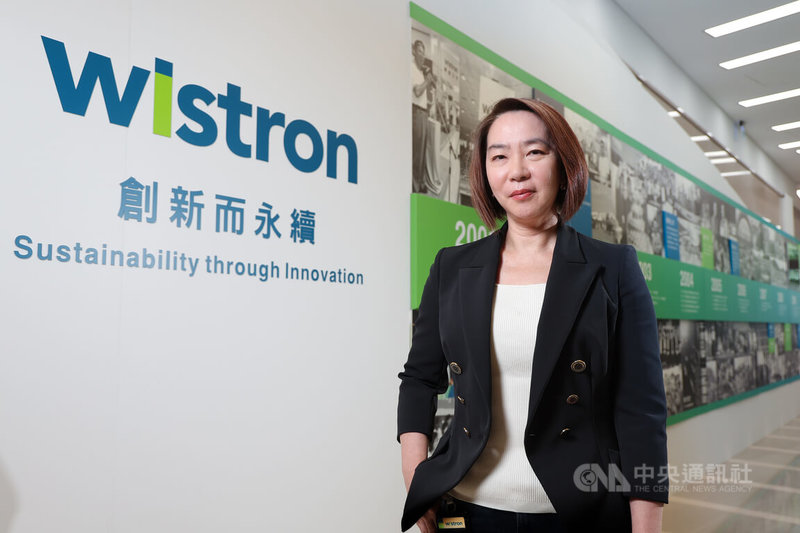 代工廠緯創永續長丘高玲接受中央社專訪表示,包括政府法規、投資人要求等外部壓力,最終都匯聚成企業轉型的契機。緯創選擇將壓力視為提升競爭力的機會,於2022年初將企業願景更新為「創新而永續」。中央社記者翁睿坤攝 114年10月2日