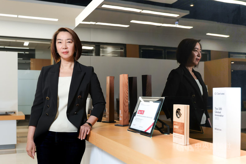 代工大廠緯創在永續發展的卓越表現，獲得多項國內外永續評比機構的肯定，包括連續3年蟬聯商業週刊碳競爭力百強、入選金融時報首屆亞太最佳雇主獎。圖為緯創永續長丘高玲。中央社記者翁睿坤攝　114年10月2日
