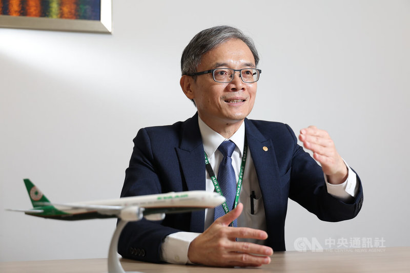 長榮航空永續長劉嘉文表示，從甘蔗渣吸管、鯊魚皮仿生薄膜技術到規劃SAF航班，長榮航以創新融入永續，「ESG已不是加分題，是必修課程」。中央社記者翁睿坤攝　114年10月2日