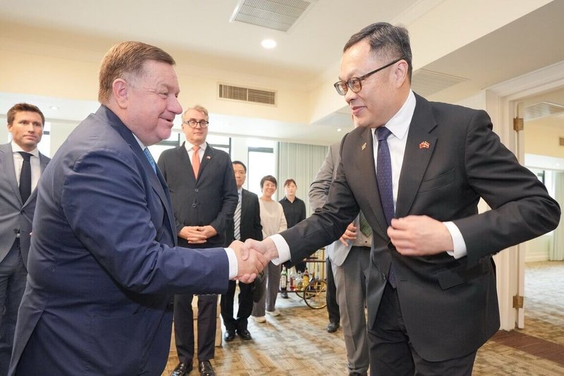 外交部政務次長陳明祺(右)1日歡迎午宴奧地利友台協會主席艾蒙(Werner Amon,左)。(外交部提供)中央社記者楊堯茹傳真 114年10月2日