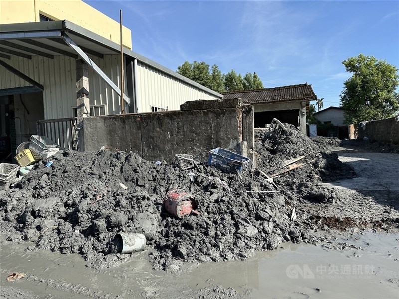 花蓮縣馬太鞍溪堰塞湖溢流重創光復鄉，宜蘭縣政府補助原民返鄉重建。（中央社檔案照片）