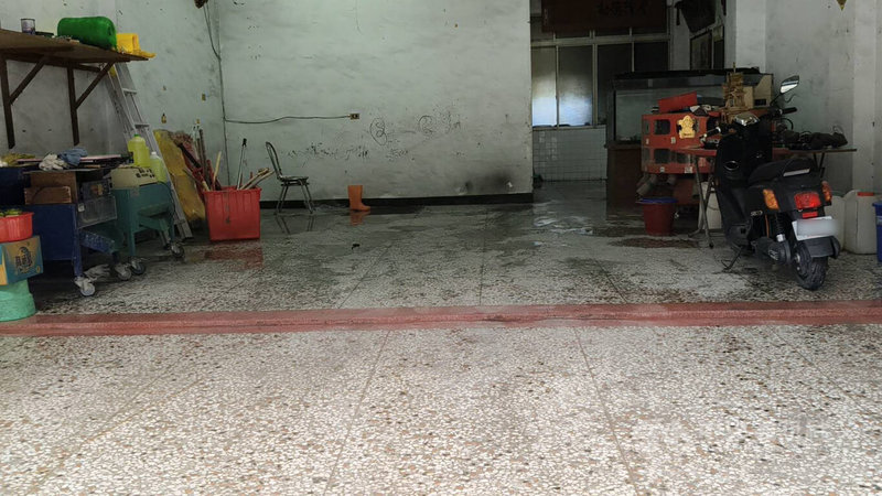 花蓮光復鄉地區洪災急需修復,花蓮縣府及國軍24小時趕工清淤,多數家戶已恢復乾淨。中央社記者張祈攝 114年10月2日