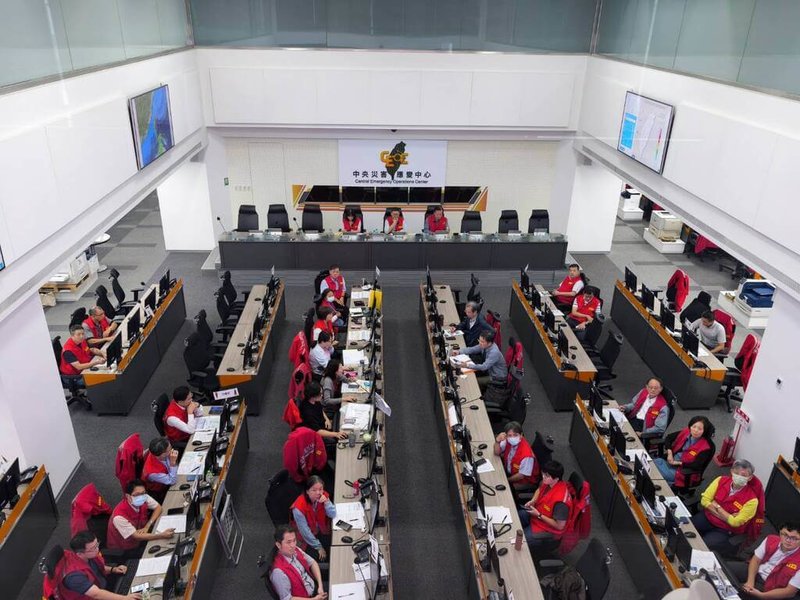 中央災害應變中心3日下午召開花蓮馬太鞍溪堰塞湖專案工作會議表示，災區清淤已階段性完成，將持續協助花蓮縣府處理環境清潔，希望6日可完成。（中央災害應變中心提供）中央社記者劉建邦傳真　114年10月3日