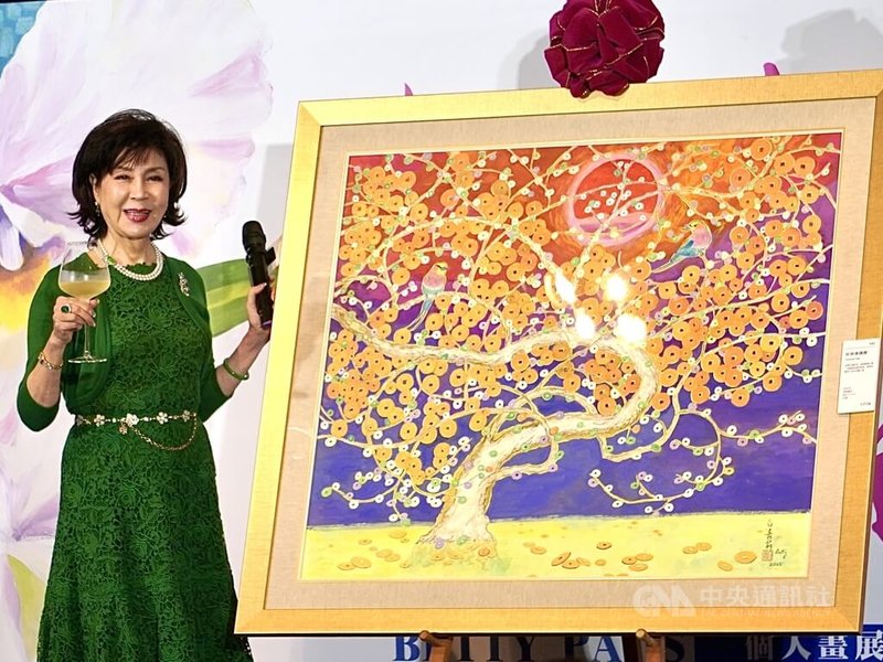 資深藝人白嘉莉3日起在高雄舉辦「白嘉莉美麗傳奇」個人畫展，展出逾70幅作品，還有全新作品「旺財搖錢樹」等首次亮相。中央社記者董俊志攝  114年10月3日