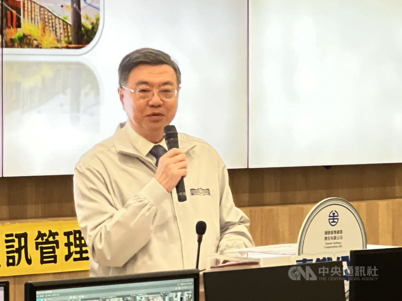 行政院長卓榮泰(圖)3日前往台北車站視察中秋節連假鐵公路疏運情形,並聽取相關單位報告。中央社記者黃巧雯攝 114年10月3日