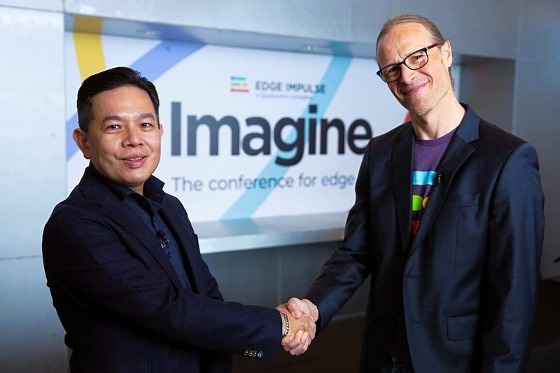 工業電腦廠研華3日宣布將與高通旗下軟體公司Edge Impulse策略合作，推動邊緣人工智慧（AI）快速開發，圖為研華嵌入式事業群總經理張家豪（左）與高通芬蘭RFFE Oy產品管理副總裁薛爾比（Zach Shelby，右）。（研華提供）中央社記者吳家豪傳真 114年10月3日