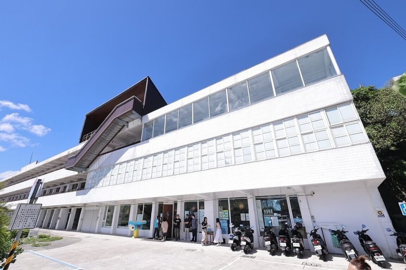 位於基隆市虎仔山、由廢校改建的書店「太平青鳥」預計22日熄燈，基隆市長謝國樑3日表示，考量市府財政現況，未來希望透過招標，以公私協力方式繼續推動空間活化，並朝向複合式方向經營。（基隆市政府提供）中央社記者沈如峰基隆傳真 114年10月3日