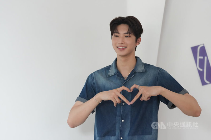 從藝人偶像轉戰演員身分的金雲（圖）以台日合資BL劇「看見愛」成功入圍第60屆金鐘獎戲劇節目最具潛力新人獎，3日受訪分享獲知入圍當下心情。中央社記者徐肇昌攝　114年10月3日