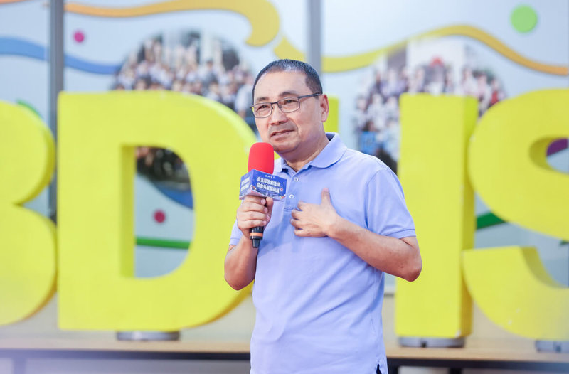 新北市長侯友宜（圖）3日前往新北市立北大高級中學，分享自主學習並致詞鼓勵學子。（新北市新聞局提供）中央社記者黃旭昇新北傳真  114年10月3日