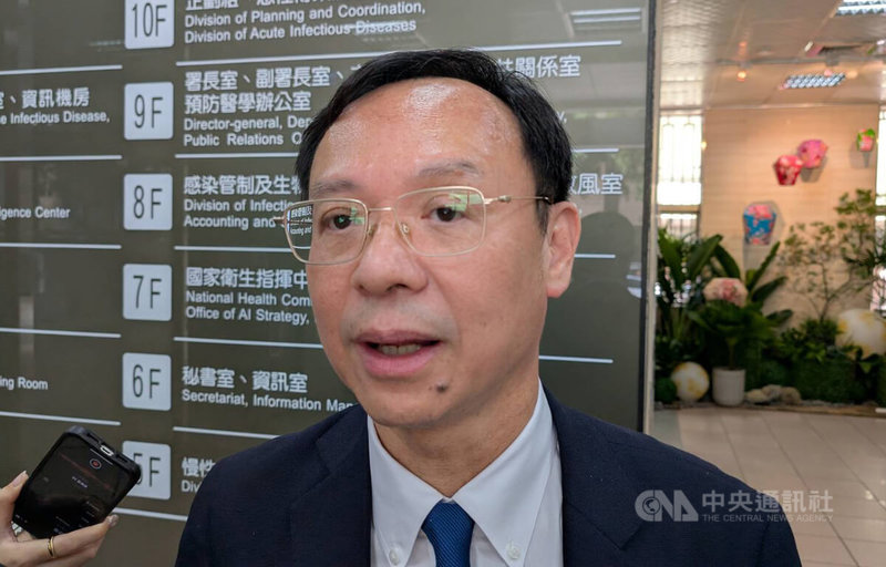 有業者提供「代掛號」服務引發批評。衛福部長石崇良3日接受媒體聯訪表示，可透過醫院資訊系統阻擋程式快速掛號，並將加強分級醫療。中央社記者曾以寧攝　114年10月3日