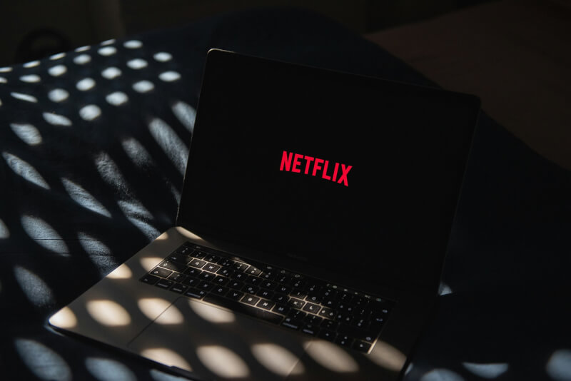 億萬富豪馬斯克呼籲追隨者取消訂閱串流平台Netflix。(示意圖/圖取自unsplash圖庫)