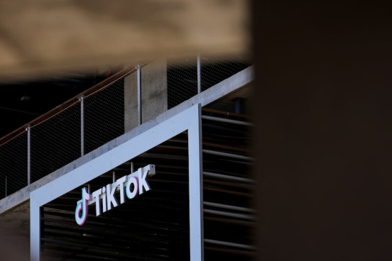 印尼通訊與數位事務部表示，3日勒令暫停短影音平台TikTok的經營許可執照。（路透社）