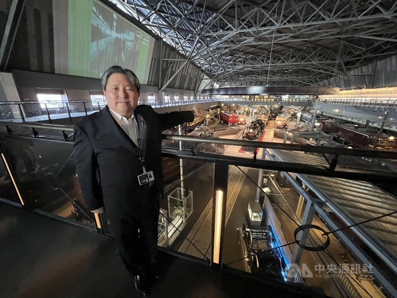 日本大宮鐵道博物館館長石田亨(圖)近日受訪時表示,大宮鐵博館2024年吸引77萬人次參觀,今年8月預購門票進場的台灣觀光客就有1000人,推測整年約有1萬名台灣旅客造訪,而他在今年7月亦曾參觀台灣鐵博館,當時也看到很多日本人,認為這種交流非常棒。中央社記者黃巧雯攝 114年10月4日