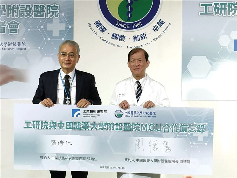 圖左為前工研院副院長張培仁。(中央社檔案照片)