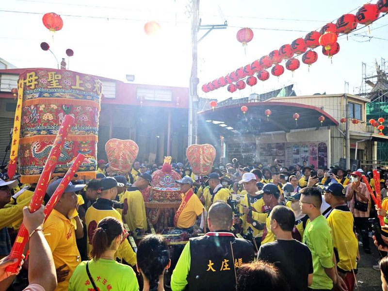 台中市梧棲區浩天宮5日上午7時起駕，展開7天6夜徒步進香，南下雲林北港朝天宮進香，預計11日回鑾安座。（民眾提供）中央社記者趙麗妍傳真 114年10月5日