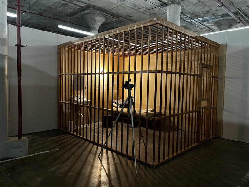 行為藝術家謝德慶在紐約狄亞.畢康美術館(Dia Beacon)舉行回顧展,圖為謝德慶一年行為藝術(1978-1979)「籠子」。(紐約台北文化中心提供)中央社記者廖漢原紐約傳真 114年10月5日