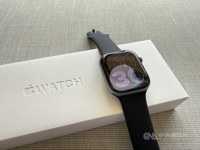 蘋果Apple Watch Series 11智慧手錶的顯示器由更耐用的Ion-X玻璃製成,擁有2倍抗刮能力。中央社記者吳家豪攝 114年10月5日