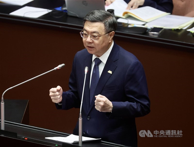 圖為行政院長卓榮泰赴立院報告中央政府特別預算案。(中央社檔案照片)