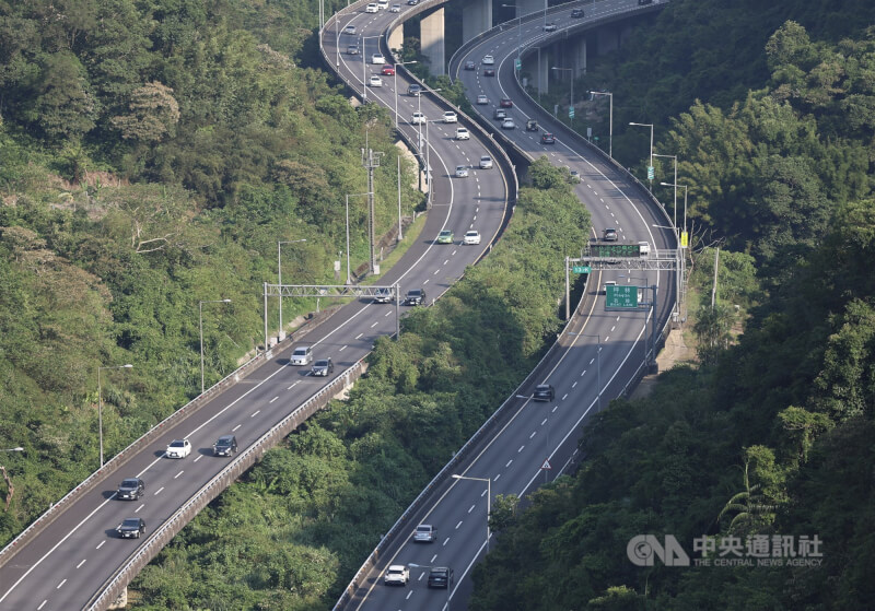 國5坪林段5日下午未出現大量車流，車行順暢。 中央社記者張新偉攝　114年10月5日