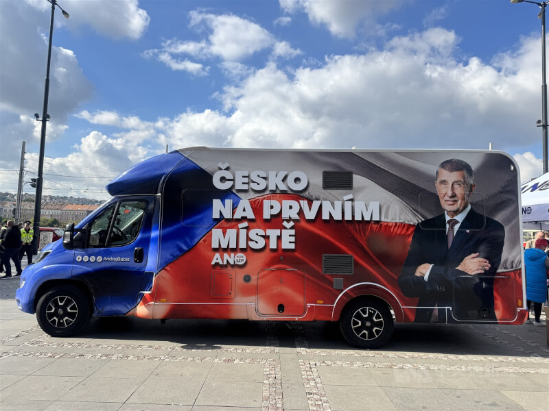 捷克前總理巴比斯（Andrej Babiš）領導的「不滿公民行動黨」的宣傳廣告。（中央社檔案照片）